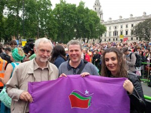 Jeremy Corbyn et des manifestants solidaires de Syriza