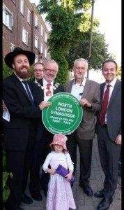 Jeremy Corbyn à la synagogue de Londres Nord.