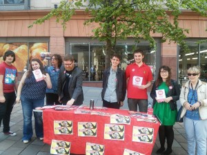 Des jeunes supporters de Corbyn