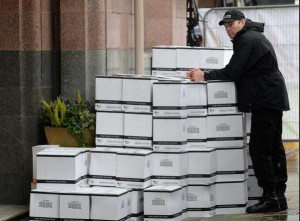 La police aide à livrer le champagne pour la conférence des Tories