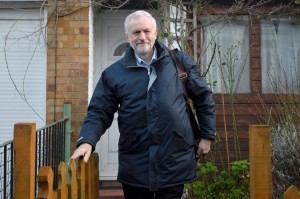 Jeremy Corbyn seul à la manoeuvre