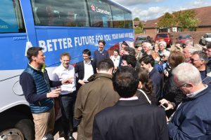 Le bus de campagne au coeur des soupçons 